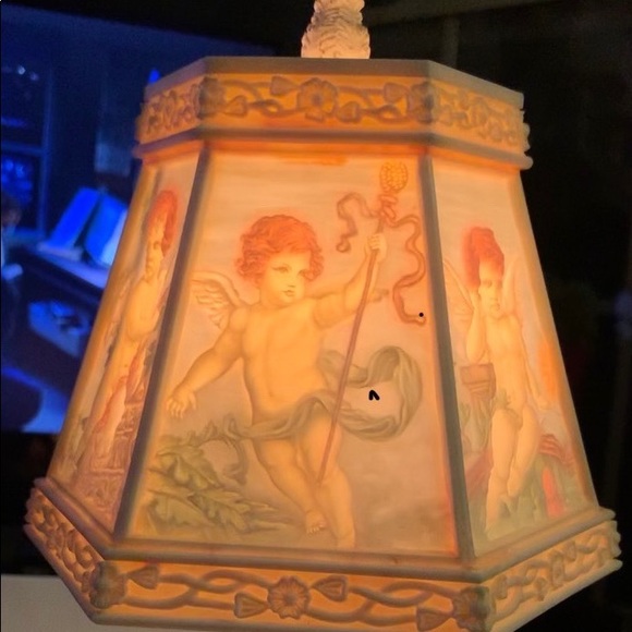 Vintage Night Light with two Angels and a Lithophone Lamp Shade. - Picture 3 of 4